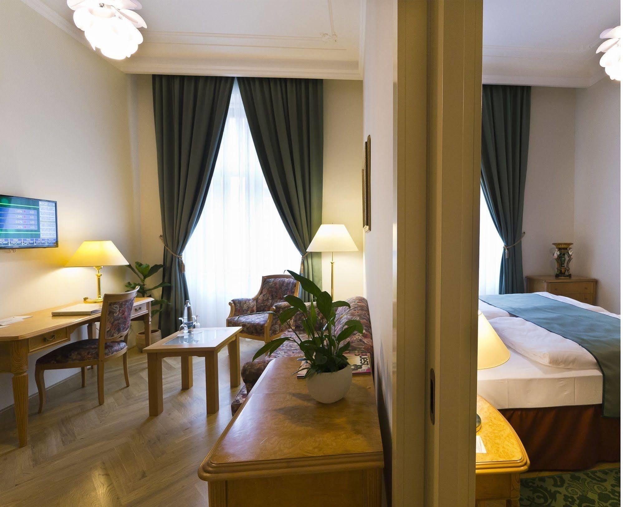 Grandhotel Ambassador Národní Dům Karlovy Vary Exterior foto